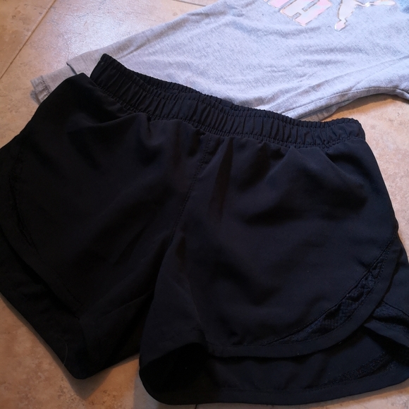 Girls Puma Shirt & Active Wear Shorts - Picture 2 of 14